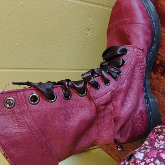 Boots - Picture 2 of 4